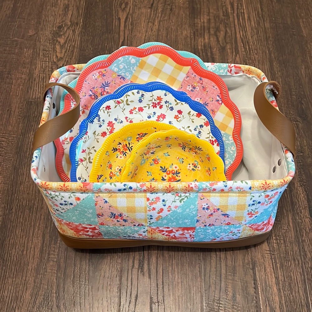 The Pioneer Woman plates/bowls